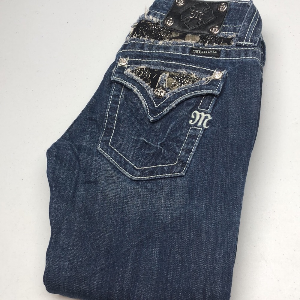LIKE NEW VINTAGE MISS ME BOOT JEANS 27x32 RARE BLACK LACE INLAY 😎